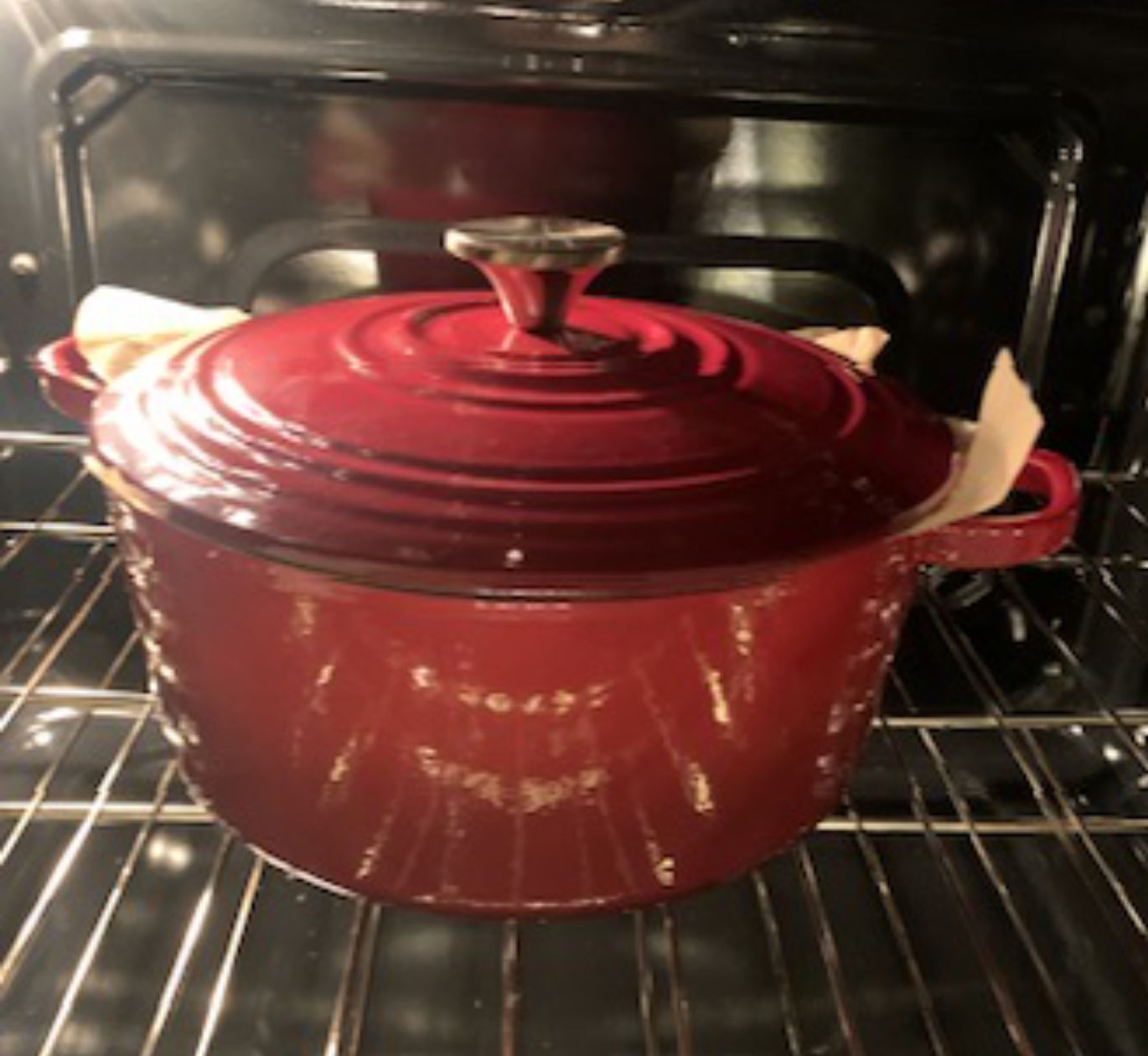 Horneado en olla de hierro con tapa (Dutch oven baking)